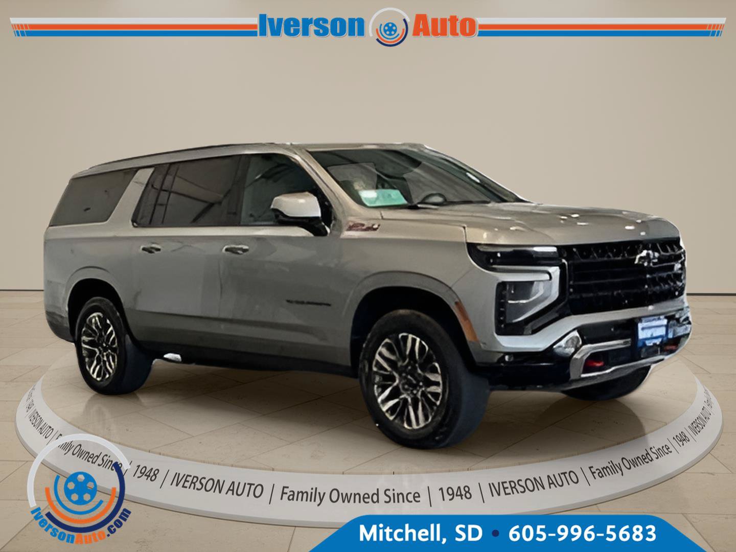 Used 2025 Chevrolet Suburban Z71 AWD/4WD image 2