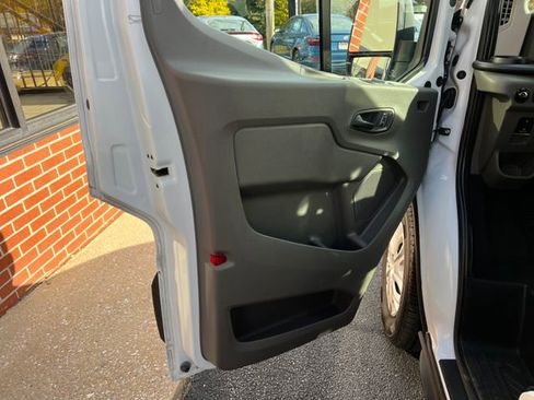 Used 2023 Ford Transit 350 XLT image 19