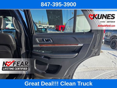 Used 2018 Ford Explorer Platinum image 32