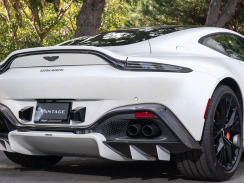 Used 2021 Aston Martin V8 Vantage Coupe RWD image 10