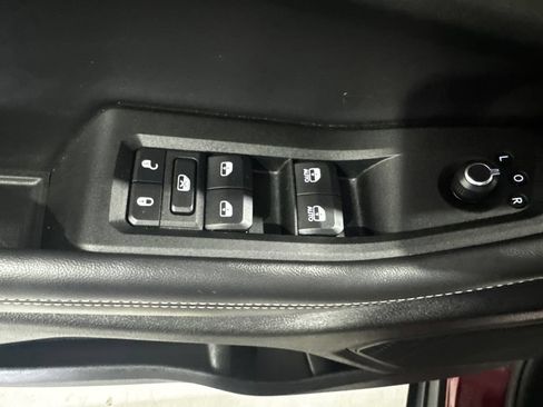 Used 2025 Jeep Grand Cherokee Altitude AWD/4WD image 19