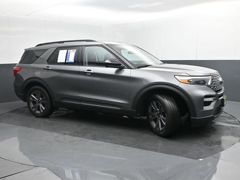 Used 2023 Ford Explorer XLT w/ Equipment Group 202A image 7
