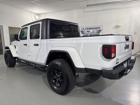 Used 2022 Jeep Gladiator Willys image 6