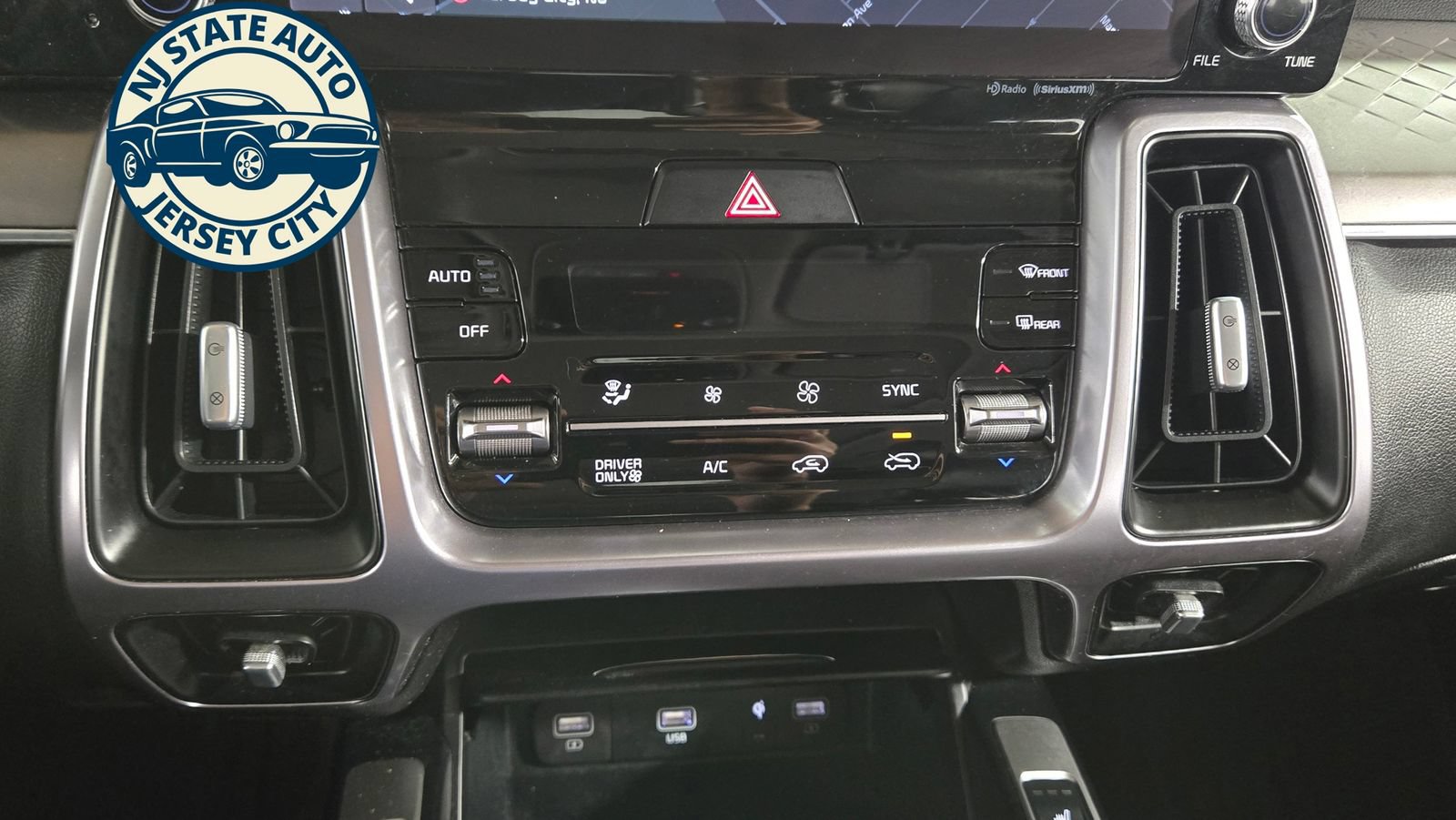 Used 2022 Kia Sorento EX w/ Panoramic Sunroof Package AWD/4WD image 16
