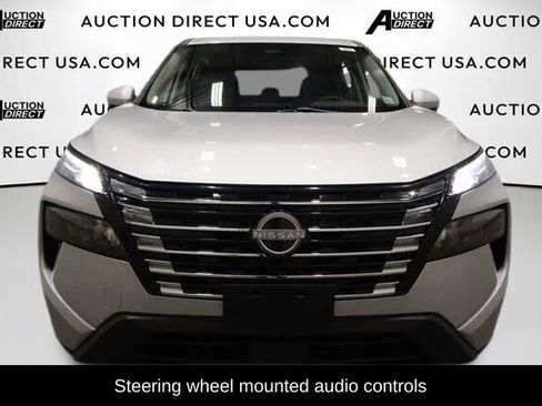 Used 2024 Nissan Rogue SV FWD image 3
