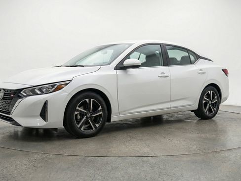 Used 2025 Nissan Sentra SV FWD image 3