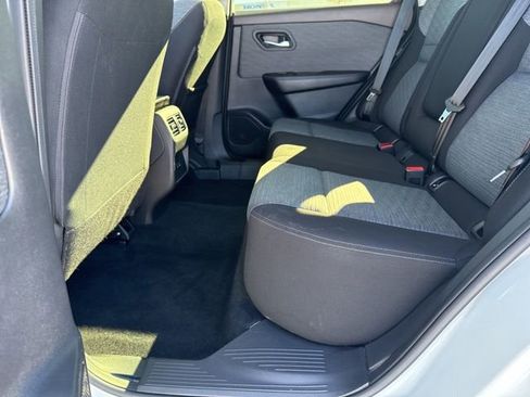 Used 2023 Nissan Rogue SV image 17