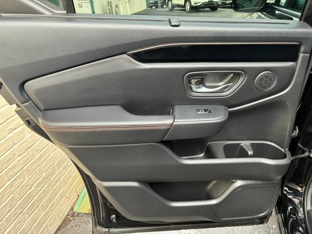Used 2025 Honda Pilot TrailSport image 16