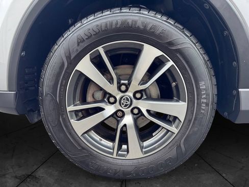 Used 2018 Toyota RAV4 XLE AWD/4WD image 14