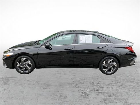 Certified 2025 Hyundai Elantra SEL w/ Cargo Package FWD image 6