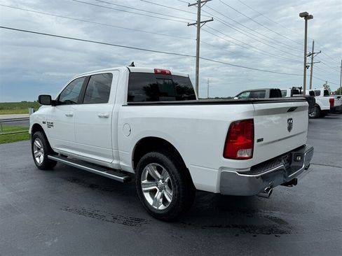 Used 2019 RAM 1500 Classic SLT w/ SLT Plus D←cor Group AWD/4WD image 9