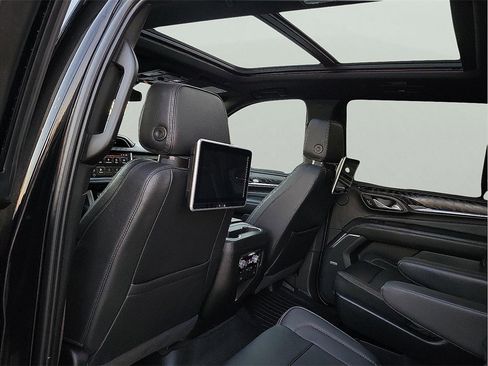 Used 2023 GMC Yukon XL Denali image 12