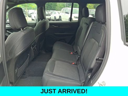 Used 2024 Jeep Grand Cherokee Laredo X w/ Trailer Tow Package AWD/4WD image 10