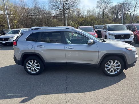 Used 2015 Jeep Cherokee Limited image 10