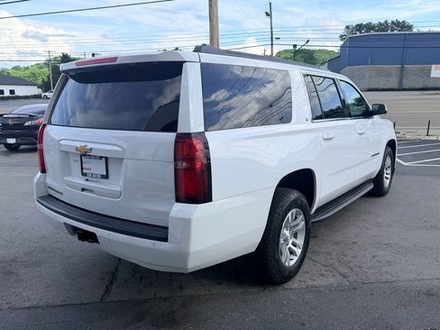 Used 2018 Chevrolet Suburban LT RWD image 6