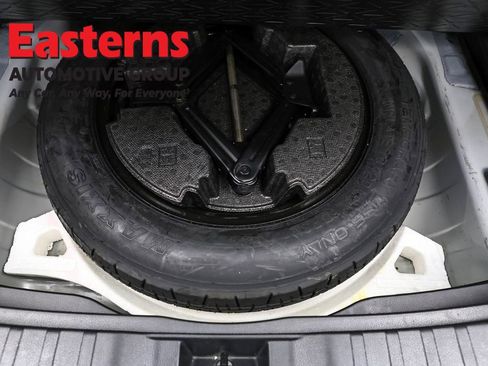 Used 2021 Toyota RAV4 LE image 23