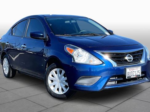 Used 2018 Nissan Versa SV image 3