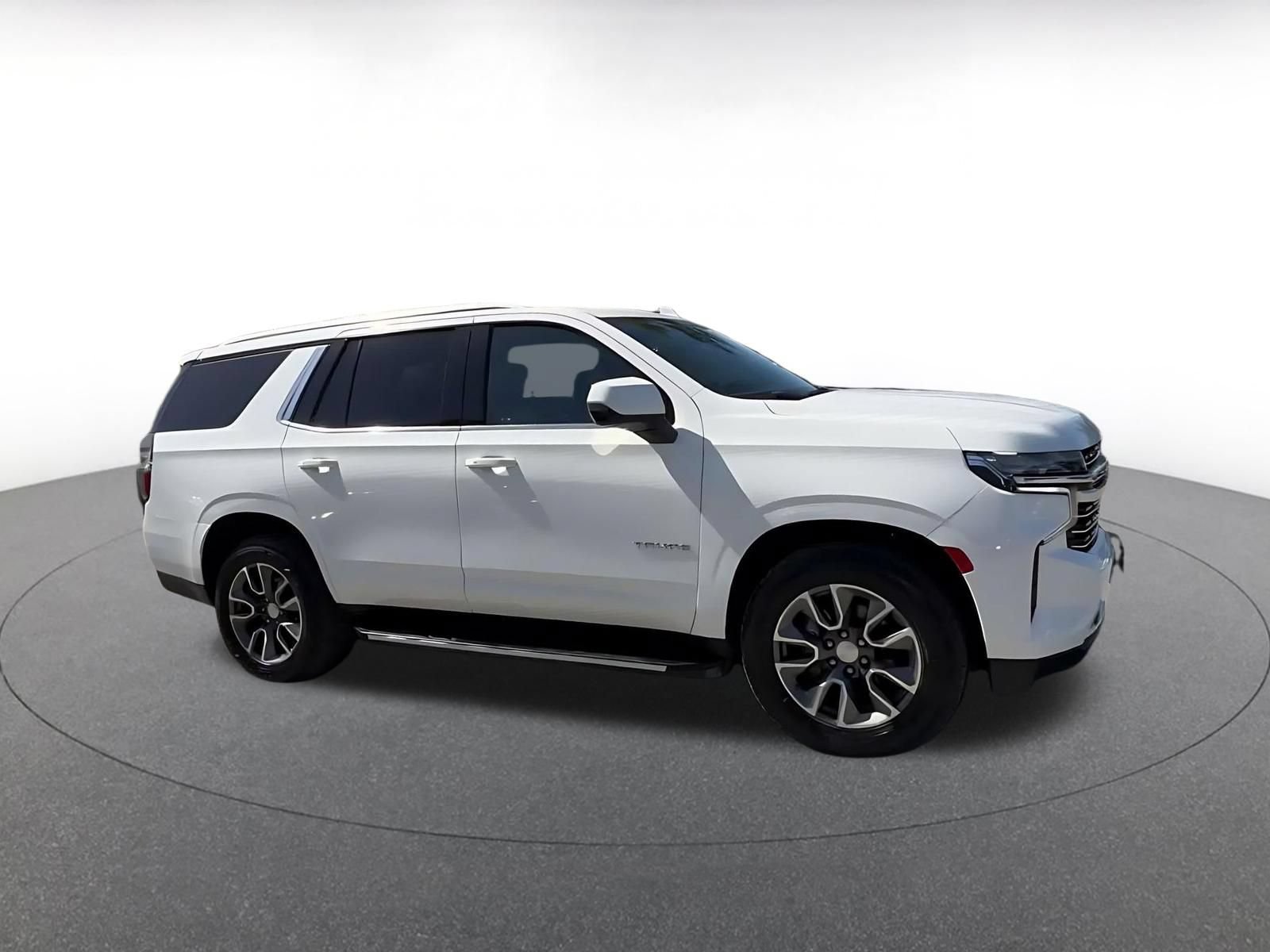 Used 2023 Chevrolet Tahoe LT w/ Luxury Package AWD/4WD image 2