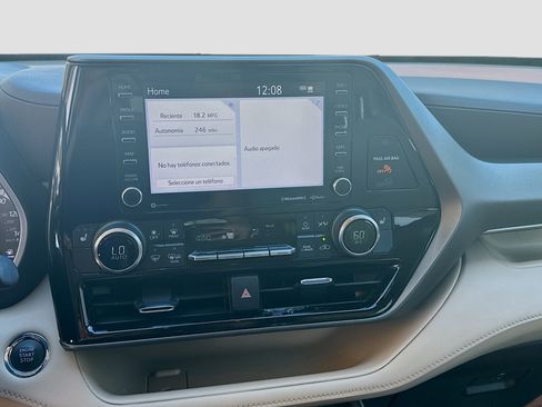 Used 2022 Toyota Highlander XLE image 12