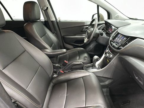 Used 2022 Chevrolet Trax LT w/ Premium Seat Package image 15