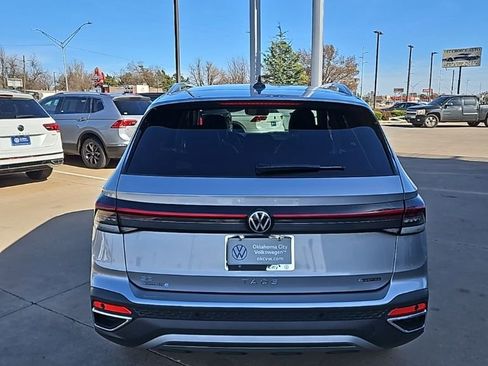 New 2026 Volkswagen Taos SE image 6