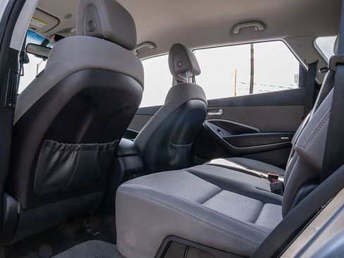 Used 2016 Hyundai Santa Fe SE image 17