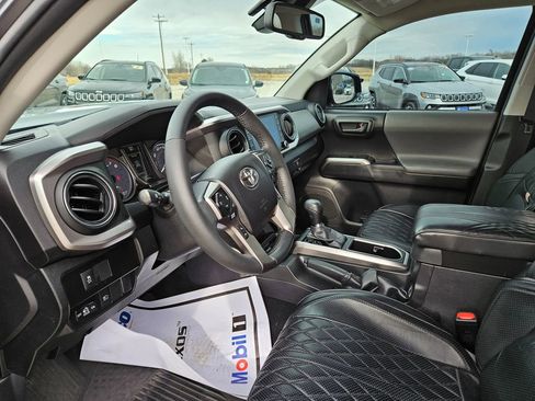 Used 2022 Toyota Tacoma SR5 image 22