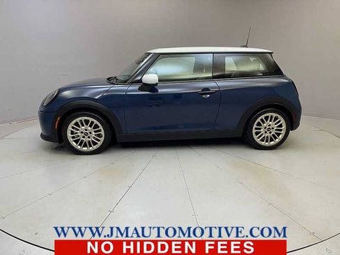 Used 2025 MINI Cooper 2-Door Hardtop FWD image 2