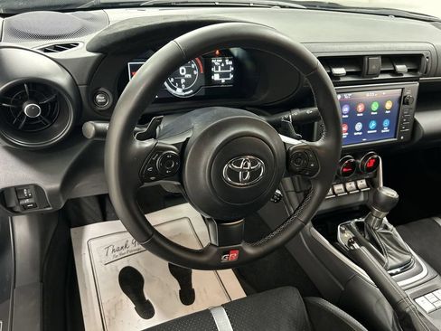 Used 2026 Toyota GR86 Premium w/ ALL Weather Mat Package (TMS) RWD image 4