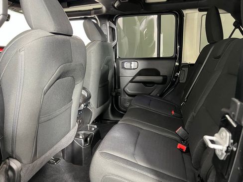 Used 2020 Jeep Wrangler Unlimited Sahara image 26