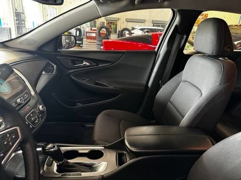 Used 2017 Chevrolet Malibu LT FWD image 21
