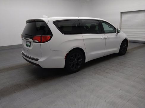 Used 2018 Chrysler Pacifica Touring Plus w/ S Appearance Package FWD image 10