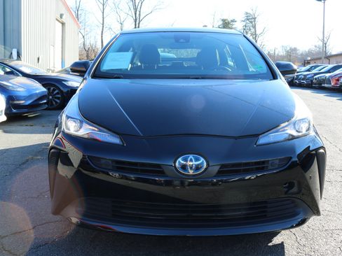 Used 2022 Toyota Prius LE image 2