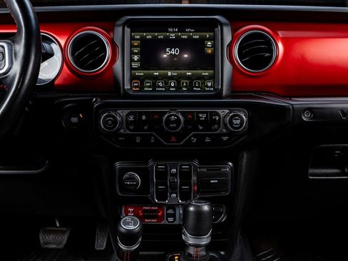 Used 2022 Jeep Wrangler Unlimited Rubicon w/ LED Lighting Group AWD/4WD image 21