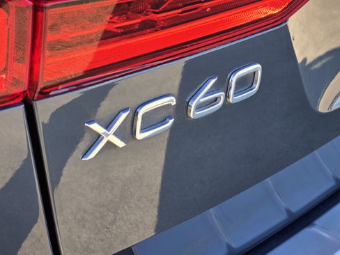 Certified 2023 Volvo XC60 B5 Ultimate w/ Climate Package image 20