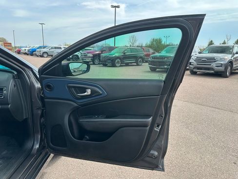 Used 2015 Chrysler 200 S FWD image 28