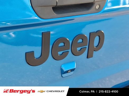Used 2021 Jeep Gladiator Sport AWD/4WD image 32