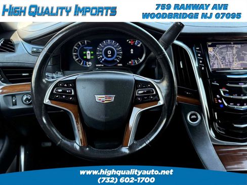 Used 2018 Cadillac Escalade Luxury AWD/4WD image 31