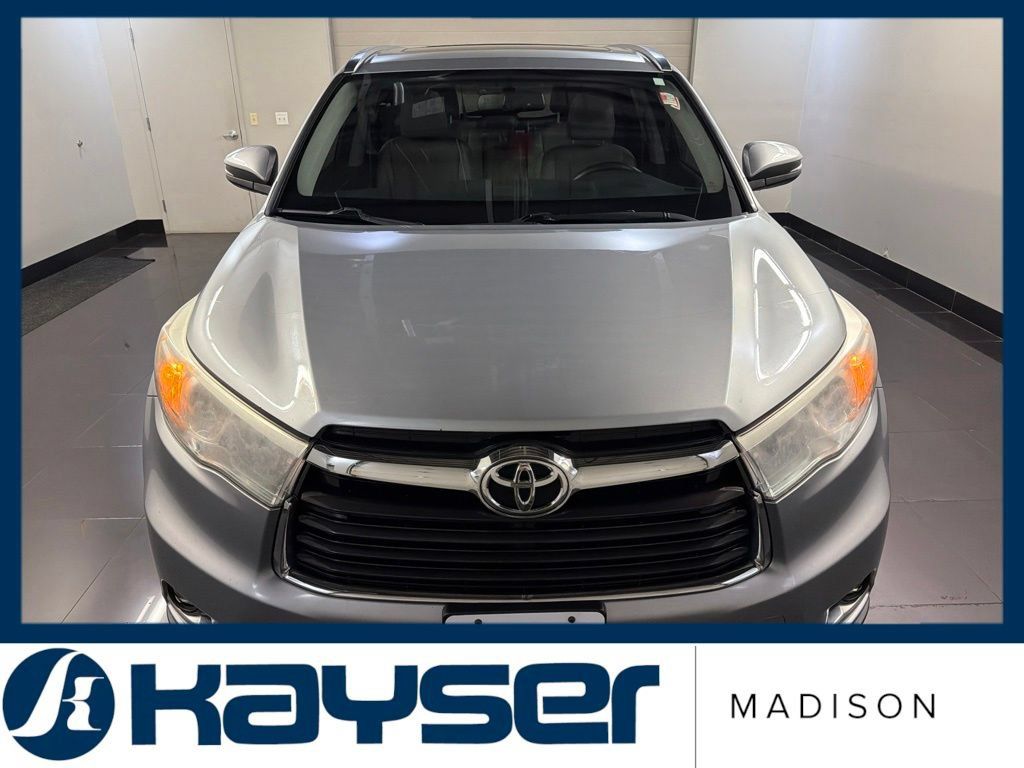 Used 2015 Toyota Highlander Limited AWD/4WD image 2