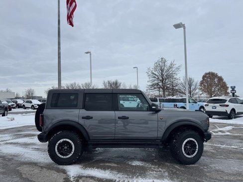 Used 2023 Ford Bronco Badlands image 9