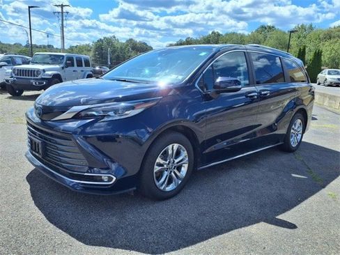 Used 2023 Toyota Sienna Platinum image 7