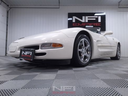 Used 2001 Chevrolet Corvette Convertible w/ Preferred Equipment Group2 RWD image 56