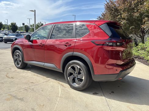 Used 2025 Nissan Rogue SV AWD/4WD image 7