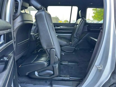Used 2022 Jeep Wagoneer Series III w/ Flexible Seating Group RWD image 21