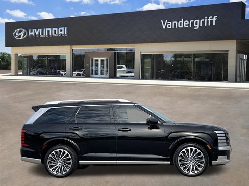 Used 2026 Hyundai Palisade Calligraphy FWD image 3