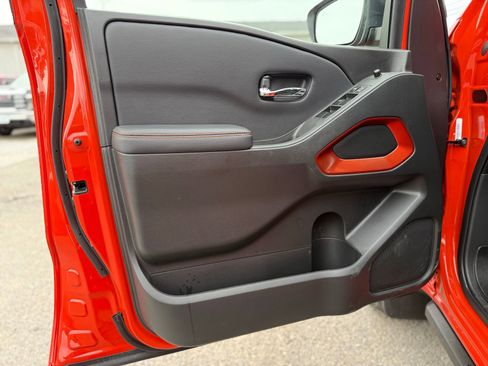 Used 2025 Nissan Frontier PRO-4X AWD/4WD image 14