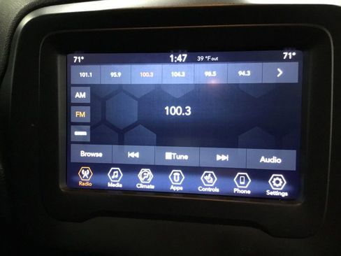 Used 2020 Jeep Renegade Latitude w/ Cold Weather Group AWD/4WD image 27