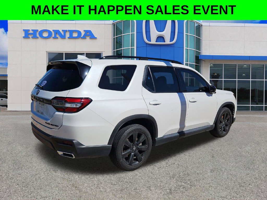 Used 2025 Honda Pilot Black Edition image 17