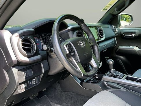 Used 2021 Toyota Tacoma TRD Sport w/ Technology Package RWD image 17