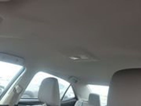 Used 2015 Toyota Corolla LE FWD image 17